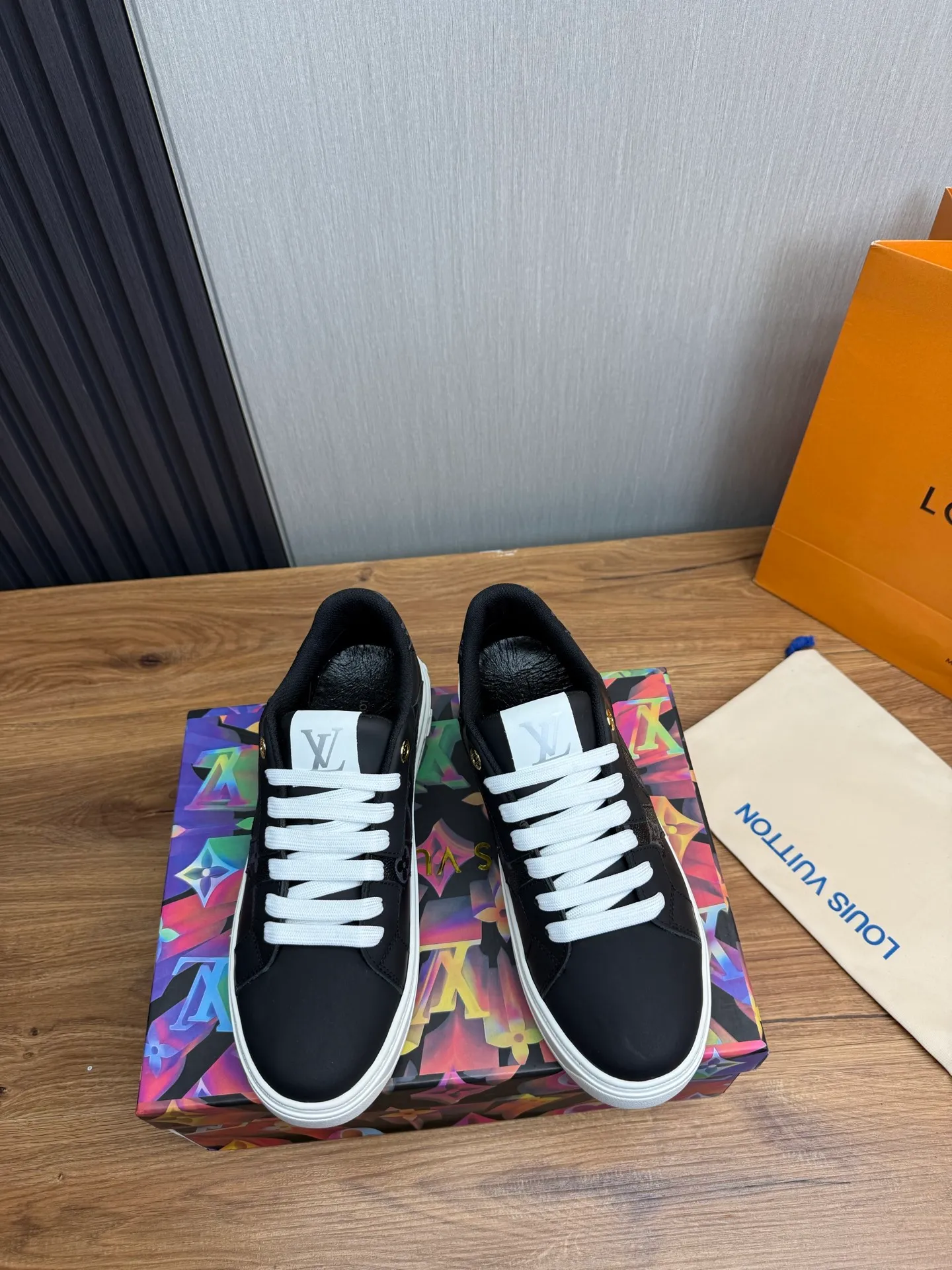 Men's shoes 💰520💰 LOUIS VUITTON [Luden Yiwei] The new trendy Lv is on the market 🎁, casual and fashionable men's shoes 👟 The upper is made of imported silk cowhide + cowhide mesh lining, the original wear-resistant rubber outsole, the version is simple and elegant, exclusive for trendy men. 38-44